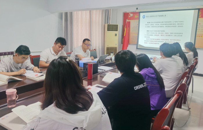 一三一公司召开2022年新入职员工培训会（摄影：程珅） (4).jpg
