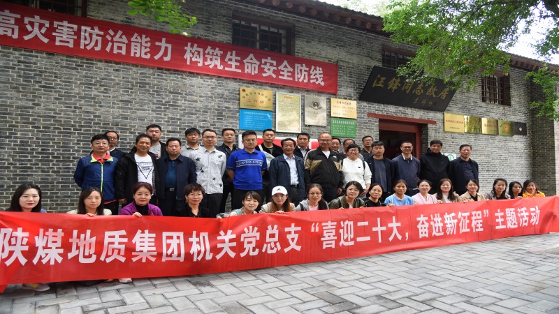 081670486393463605.jpeg 2在汪峰故居纪念馆合影.JPG