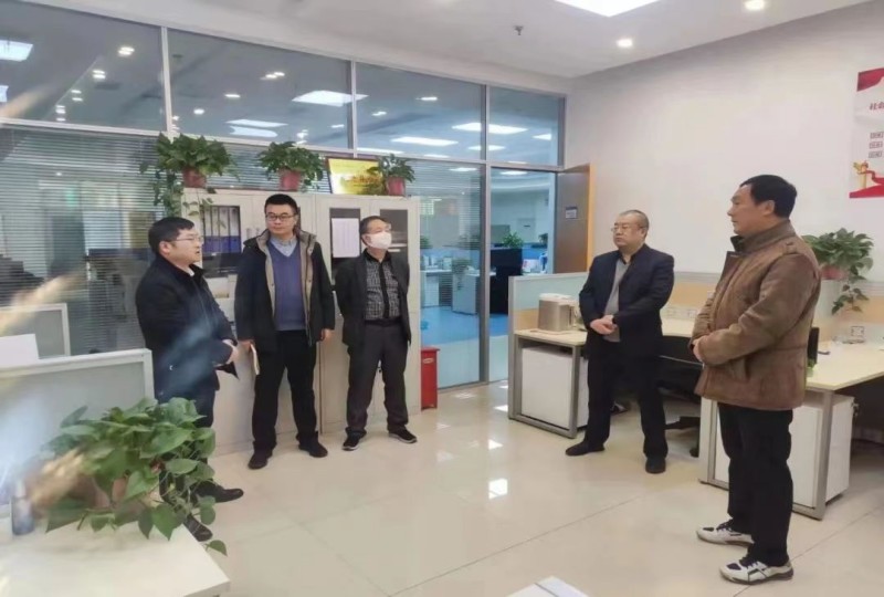 311675153759864026.jpeg 慰问一线职工2.jpg