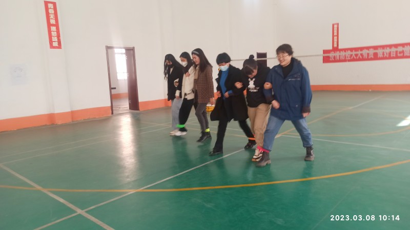 趣味活动庆“三八”照片1.jpg