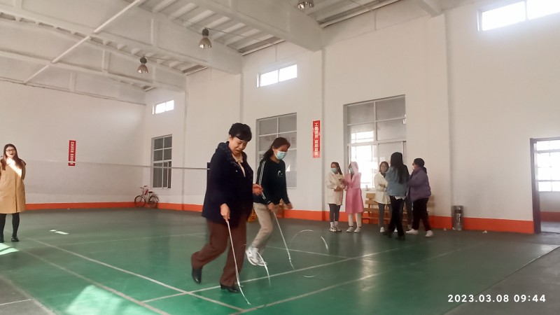趣味活动庆“三八”照片3.jpg