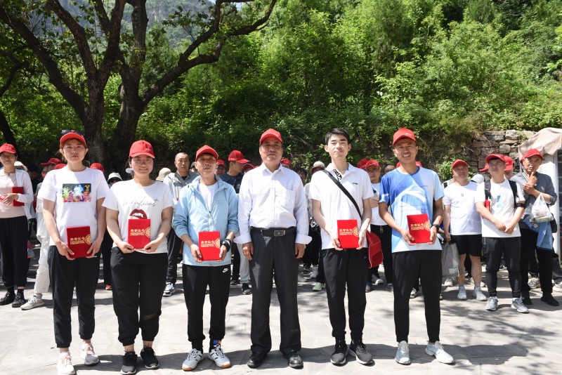 5.第一名颁奖现场.JPG