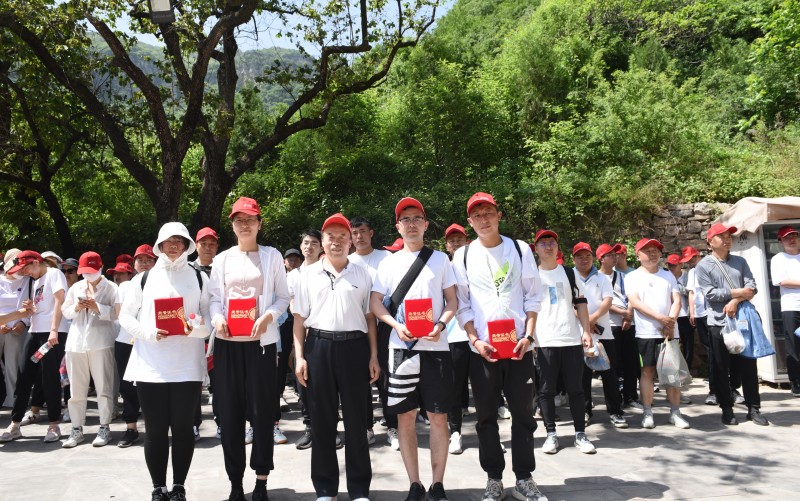7.第三名颁奖现场.JPG