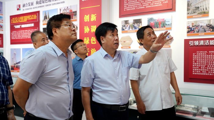 谢辉来一三一调研 (队史展览馆参观).JPG