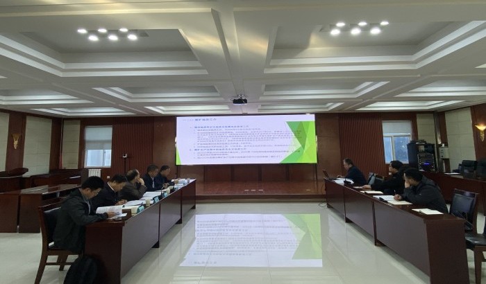 10月10日，一八六公司矿井地质技术研究院编制的《陕西煤业集团黄陵建庄矿业有限公司矿井地质类型划分报告》顺利通过专家评审。该报告是研究院在黄陵矿区完成的首份地质报告。摄影：荀耀.jpg