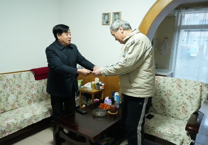 王国柱.jpg