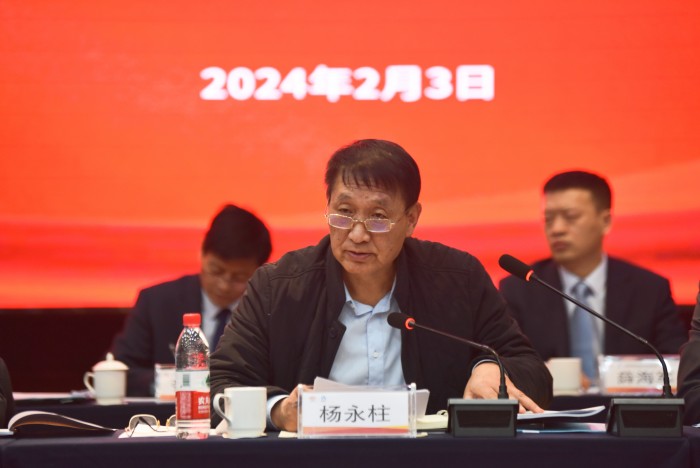 地质集团党委委员、纪委书记杨永柱到会指导 赵凌飞.jpg